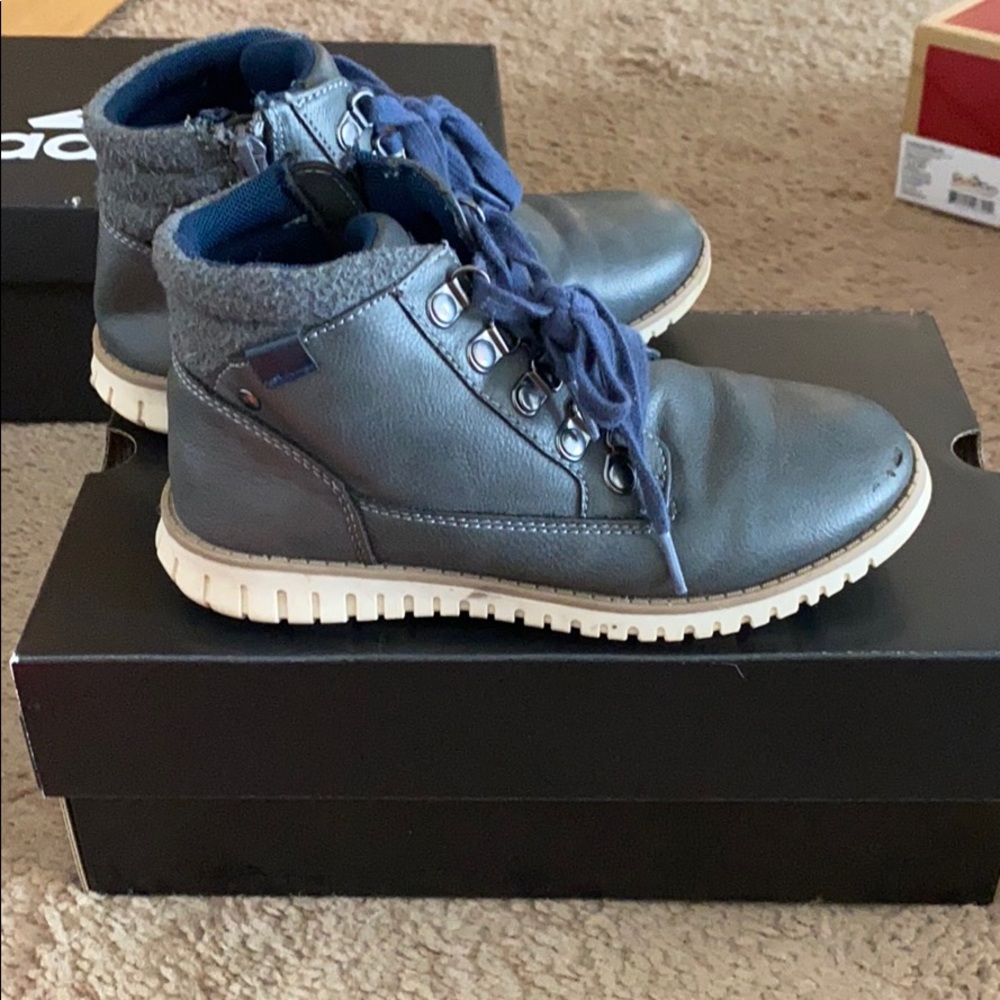 Boys boots